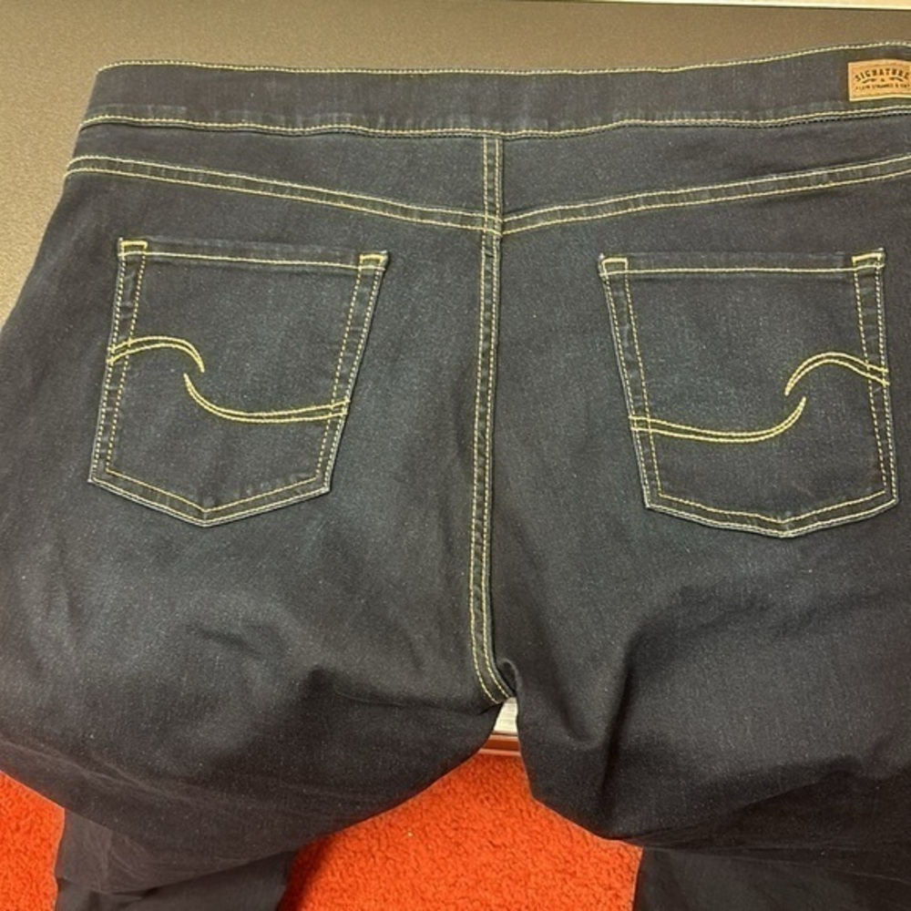 73. Women’s Levi’s signature pull on skinny Jean size Waist 35, length 30